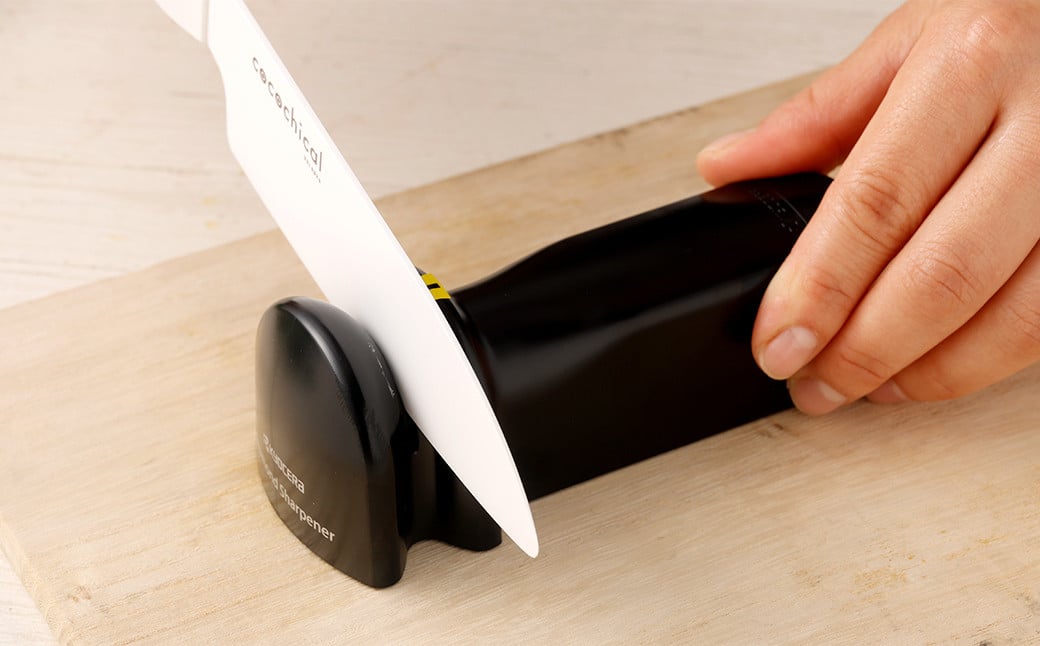 京セラ ココチカル セラミック ナイフ 白 12.5cm と シャープナー BSR-857