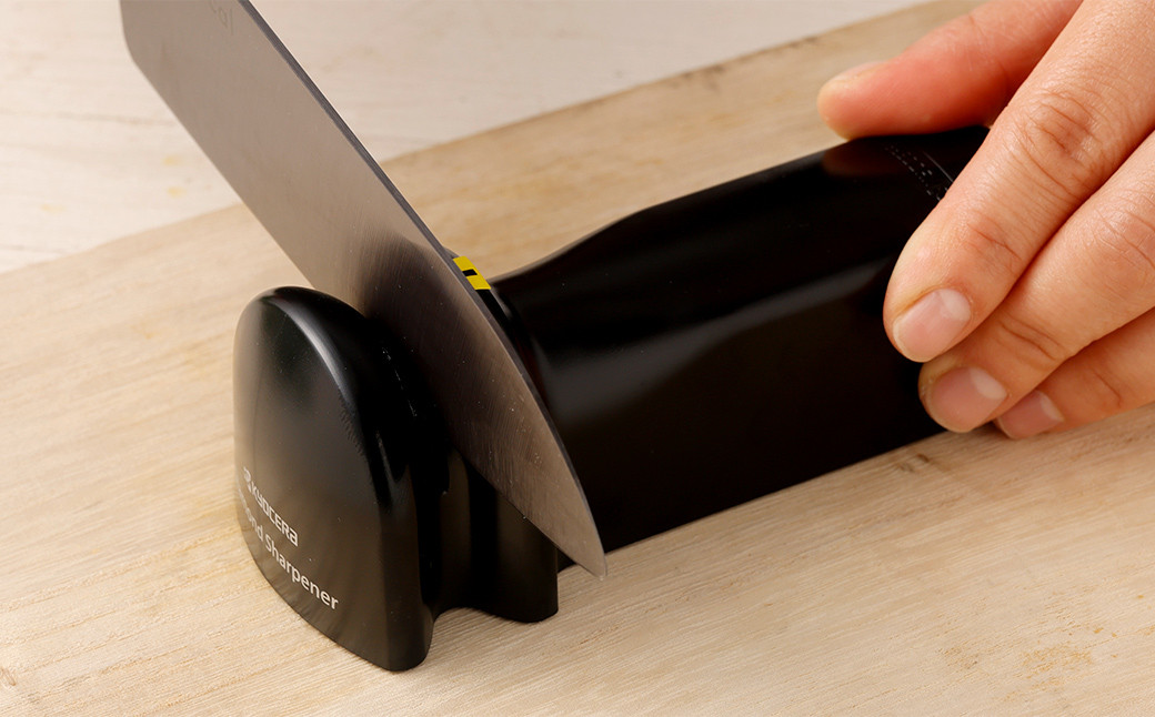 京セラ ココチカル セラミック ナイフ 黒 14cm と シャープナー CSR-240