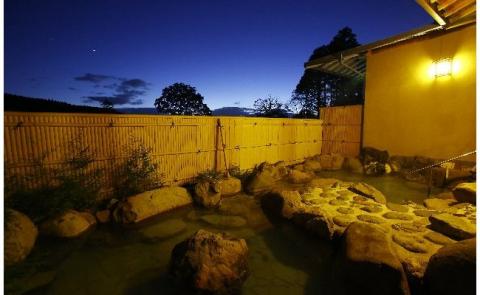 P2-005 料亭旅館　竹千代　霧島別邸　ペア宿泊券（露天風呂付きお部屋）（要予約）【料亭旅館竹千代霧島別邸】霧島市  宿泊券 チケット 温泉 旅館  食事 温泉 旅行 温泉旅館 温泉旅行 贅沢 くつろぎ ゆとり リラクゼーション