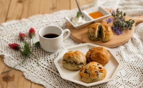 国産小麦とバターの手作りスコーン12個（プレーン、ベリーレモン、チョコ）