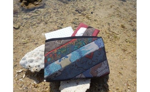 本場奄美大島紬を使った手作りポーチ　A048-008