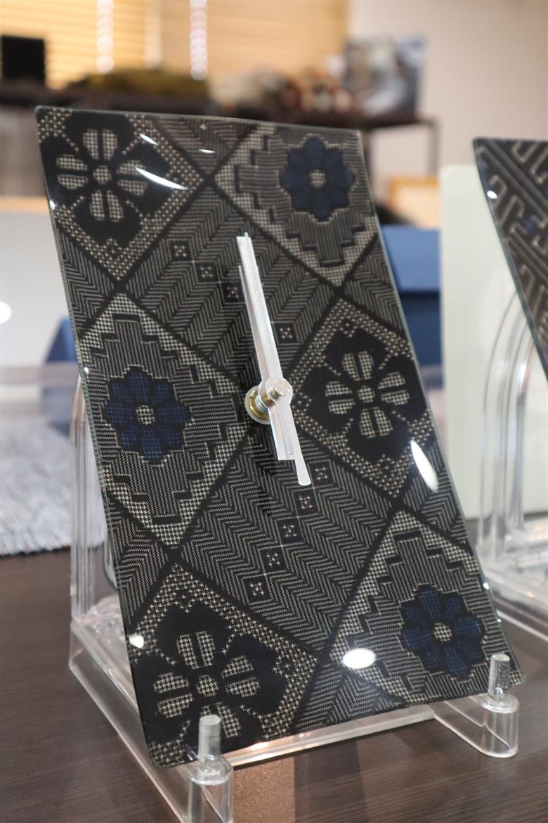 クリスタル大島紬 掛時計　A104-004