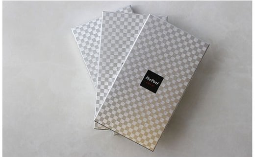 【ギフト用】本場奄美大島紬ポケットチーフ 白龍郷柄 スクエアタイプ　A018-007