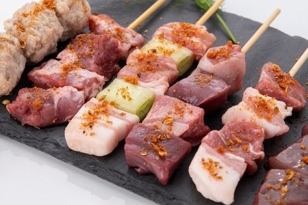 052-28 鹿児島県産黒豚串～焼とん～6本×5P（特製スパイス塩付き）