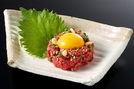 076-23 鹿児島県産黒毛和牛ユッケ200gタレ付