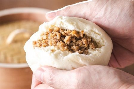 087-02 鹿児島黒豚100%使用!手包み黒豚まん12個