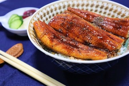 077-01 鹿児島県産うなぎ蒲焼3尾 タレ付