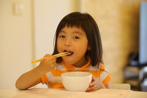 横山桂一さんのS級鰻　特大サイズ５尾（計900g）