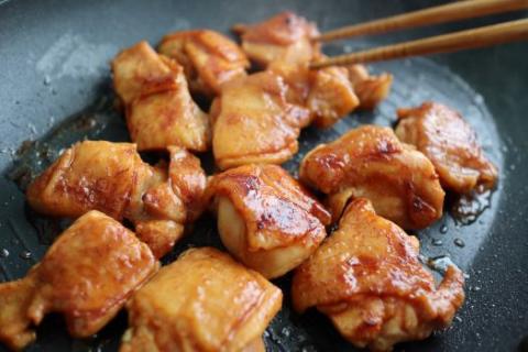 №1008-1 鹿児島県産豚ロース味噌漬・桜島鳥もも味付き・黒豚ウィンナセット