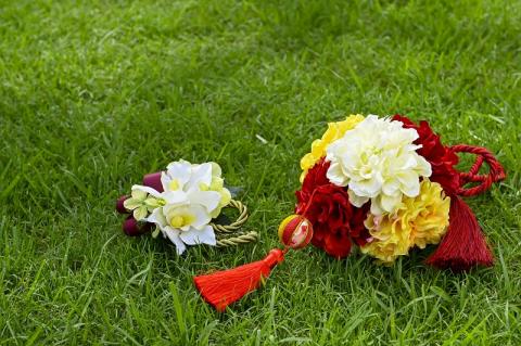 ダリアの手毬風ボールブーケ（ヘアーオーナメント等に使える小花付き）