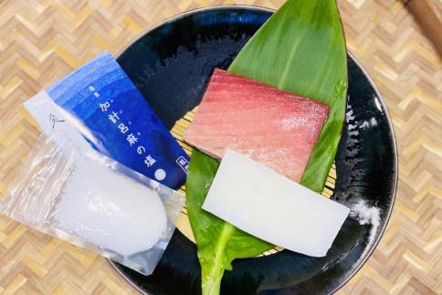 【奄美大島 瀬戸内町】海の幸　詰め合わせセット１（黒マグロ・ソデイカ・加計呂麻の塩）