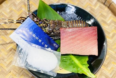 【奄美大島 瀬戸内町】海の幸　詰め合わせセット２（伊勢海老・黒マグロ・加計呂麻の塩）