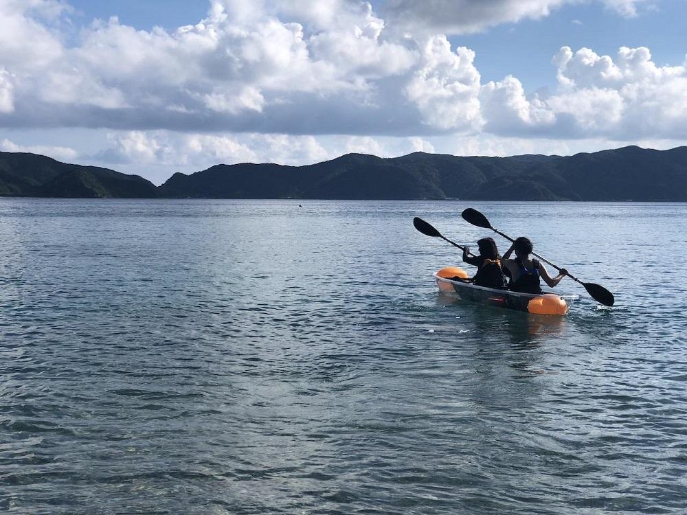 のんびり水面観光！クリアカヤックレンタル