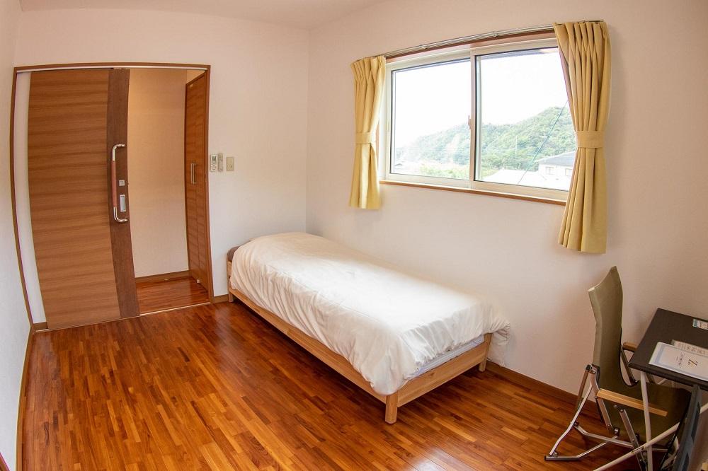 屋外プール使用無料付き！シングルルームご宿泊ご招待券（1組1名様　1泊分）