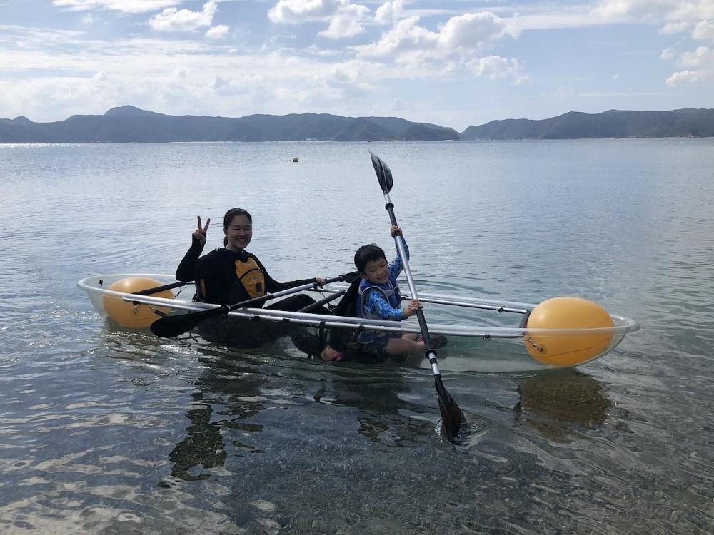 のんびり水面観光！クリアカヤックレンタル