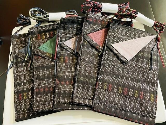 気軽に持てる「本場大島紬」のスマホポーチ登場！