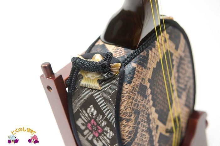 高級黒檀真壁型奄美三味線（スンチ塗）