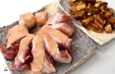 真面目に島育ち島豚Ｃ豚足とあんばかしぃ