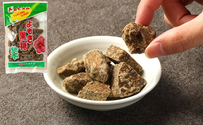 徳之島 天城町 平瀬製菓 よもぎ黒糖 800g(200g×4袋) 黒糖 お菓子 よもぎ