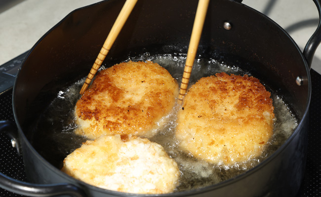 【 マツコの知らない世界 で紹介されました！】【2026年4月以降発送開始】徳之島 新じゃがコロッケ＆唐辛子コロッケ セット 計20個 10個入り×2袋 新じゃが コロッケ 唐辛子 ヤマシークニン