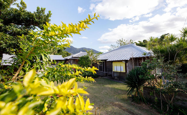 サンゴ石小屋のある宿  伝泊 1泊2日 ペア宿泊券(素泊まり) お食事なし 1組2名様 徳之島 天城町