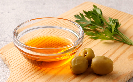 徳之島 天城町 王冠の雫 『瑪瑙』100ml×1本 オイル系 無添加 調味料 フィニッシングオイル 仕上げ 料理 あとがけ オリーブオイル にんにく 唐辛子 ピリ辛 九州 鹿児島県