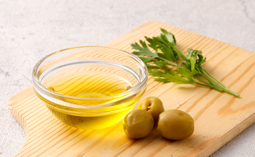 徳之島 天城町 王冠の雫 『琥珀』100ml×1本 オイル系 無添加 調味料 サラダ ドレッシング 料理 オリーブオイル にんにく 塩 九州 鹿児島県