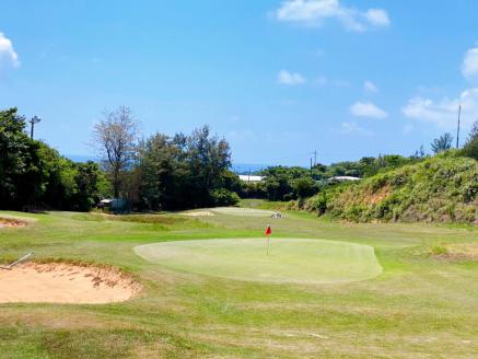 南の島のゴルフコース（ショートコース）１日回り放題プレー券！シューズ・クラブ・ボールレンタル料込の超満喫プラン！（２名様）