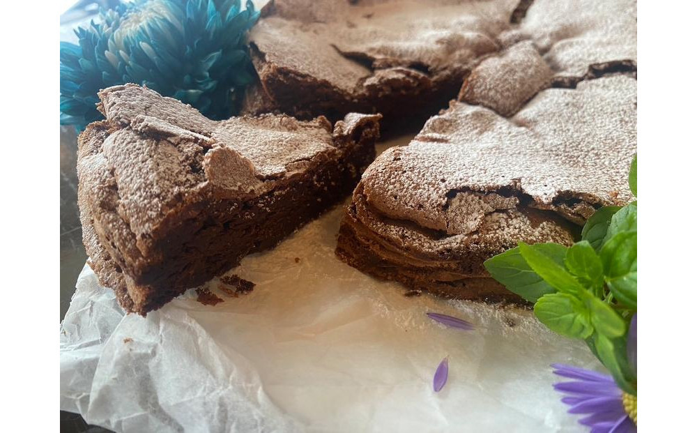 ビストロ・モンマルトル「ガトーショコラと抹茶のガトーバスク」