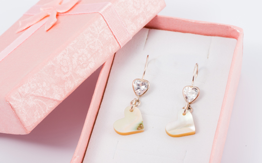 悠ヶ風の夜光貝 ＜ シルバーハートピアス ＞