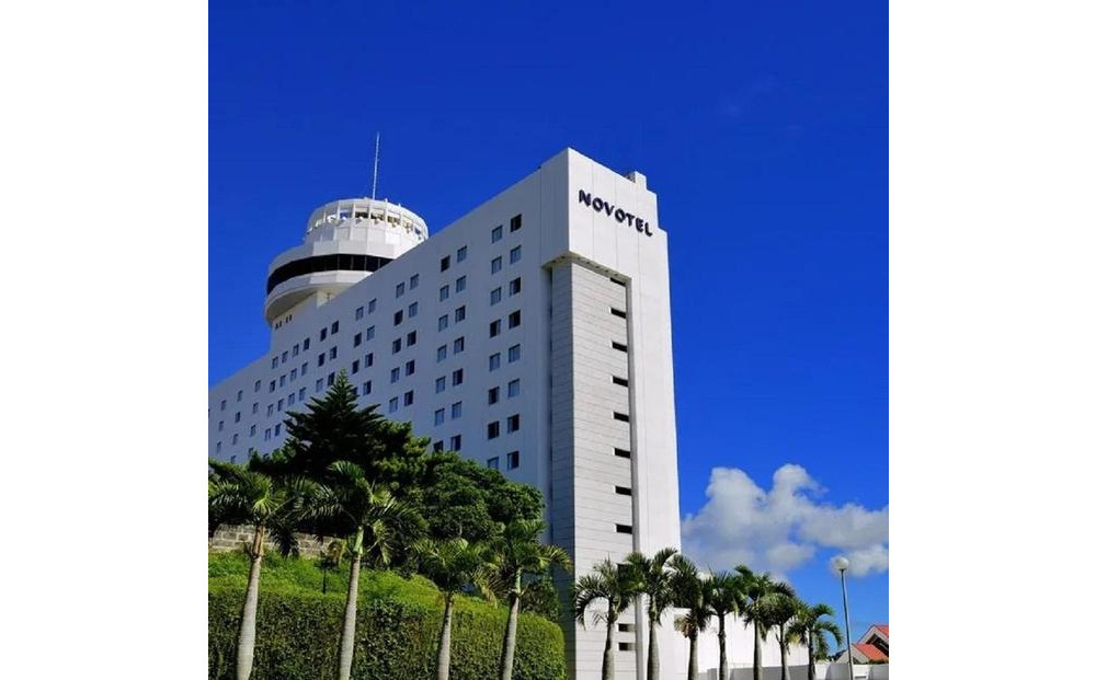 ノボテル沖縄那覇/平休日1泊朝食付 ペア宿泊券(テラススイートツイン）