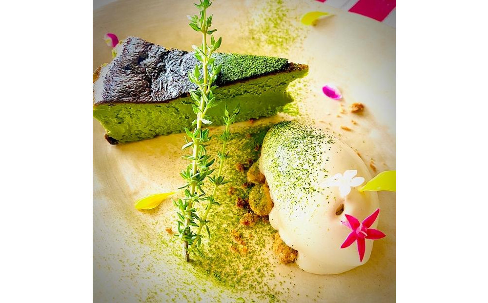 ビストロ・モンマルトル「ガトーショコラと抹茶のガトーバスク」