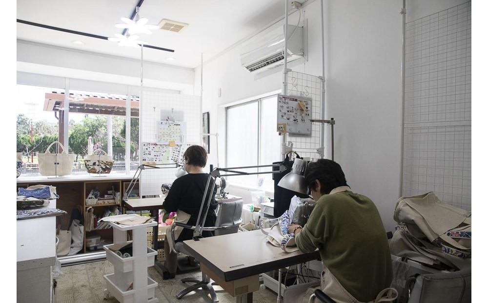 琉球帆布 アートクラフトマンバッグ 【紅型バタフライ】