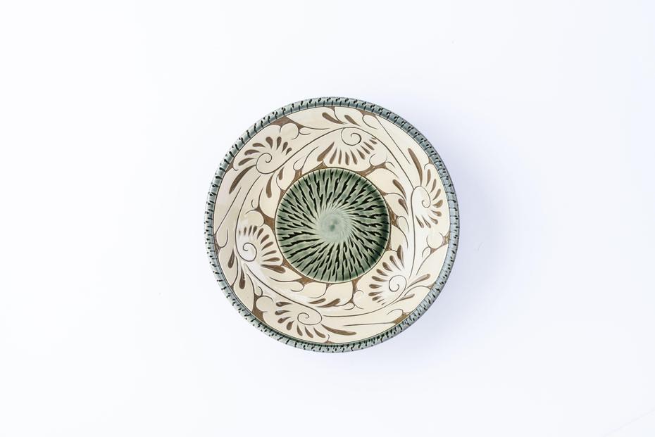 皿 ＜受注生産品＞緑釉唐草白抜線彫 ( 5寸皿 × 1枚 )