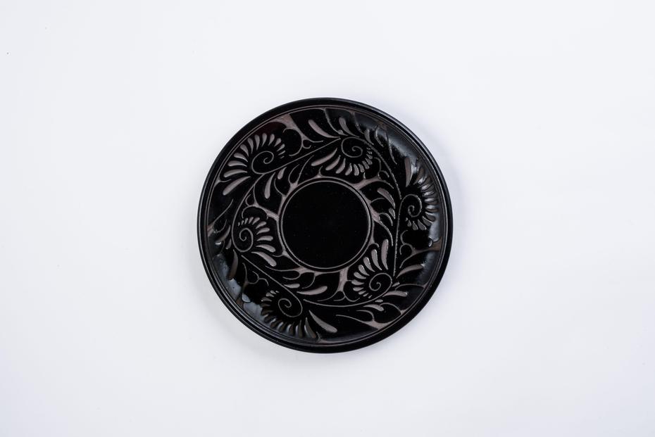 皿 [受注生産品]黒釉唐草線彫 ( 5寸皿 × 1枚 )