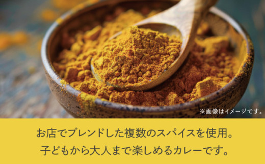 沖縄県産若鶏使用 オリジナルチキンカレー (1袋 約260g)  4袋セット | とりの丸焼こけこっこハウス | トマトベース オリジナル スパイス お肉たっぷり にんにくたっぷり 辛さ控え目 ヘルシー | 沖縄 グルメ お取り寄せ | 沖縄県 宜野湾市 | 冷凍 送料無料