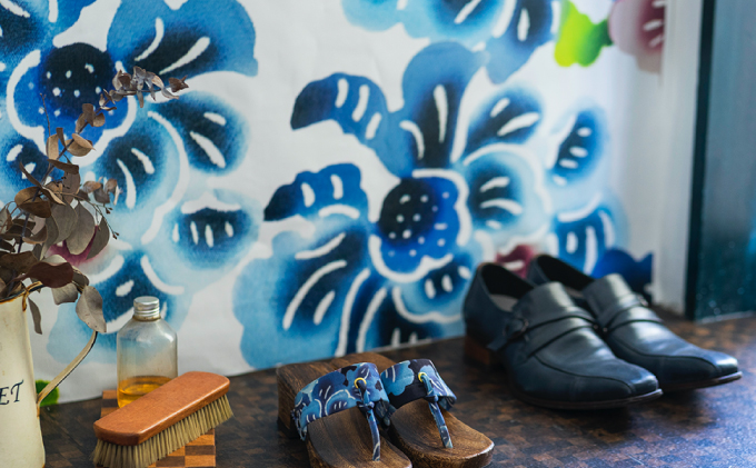 紅型壁紙 2m CUORE.white クオーレホワイト | 紅琉 BINRYU アラヤプランニング株式会社 | 沖縄 伝統工芸 びんがた 紅型 | 防炎 抗菌 壁紙 | テキスタイル インテリア モダン ナチュラル | 柄 花柄 クオーレホワイト