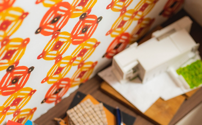 紅型壁紙 2m KOMON 小紋 | 紅琉 BINRYU アラヤプランニング株式会社 | 沖縄 伝統工芸 びんがた 紅型 | 防炎 抗菌 壁紙 | テキスタイル インテリア モダン ナチュラル | 柄 小紋