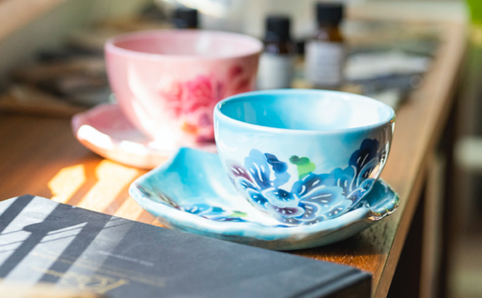 【スーリール】木の葉カップ＆ソーサー Marble Leaf | 紅琉 BINRYU アラヤプランニング株式会社 | 沖縄 伝統工芸 びんがた 紅型 | 柄 花柄 | 磁器 美濃焼 ティーカップ コーヒーカップ 器 スーリール