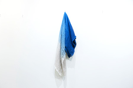 石垣島の藍染工房 島藍農園 大判リネンストール（グラデーション） KB-168-gra 大判リネンストール（グラデーション）