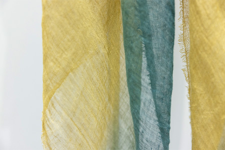 石垣島の藍染工房 島藍農園 大判リネンストール（藍福黄グラデーション） KB-177-ai 大判リネンストール（藍福黄グラデーション）