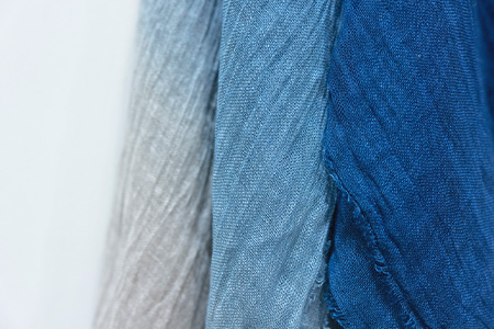 石垣島の藍染工房 島藍農園 大判リネンストール（グラデーション） KB-168-gra 大判リネンストール（グラデーション）