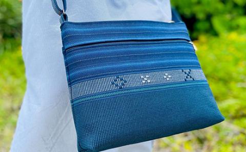 手織り花織みんさ ショルダーポシェットM（紺）AI-2