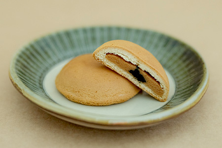 【沖縄の伝統菓子くんぺんバラエティ】琉球焼菓子 くんぺん 20個 & ミルクくんぺん 8個【合計28個】【お土産でも大人気】 KB-20-1