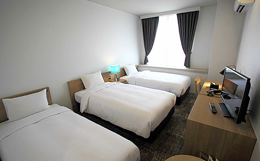 ホテルエメラルドアイル石垣島宿泊券　トリプルルーム３名様（無料朝食付）EI-005 トリプルルーム3名様