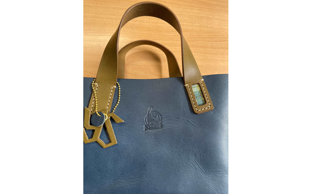 レザートートバッグ（ブルー）浦添市限定ヤクルトスワローズ　つば九郎刻印入り