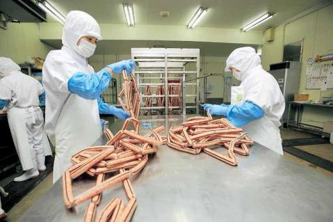 味付三枚肉 ＆ 粗挽チーズ入り ウインナー６cm