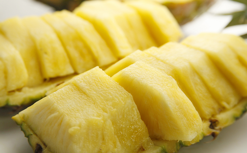 2026年発送【羽地の駅】Nパイン(N67-10)2～3玉（Mサイズ）2.5kg以上 沖縄 おきなわ 国産 県産 フルーツ 厳選 こだわり とろける くだもの あまい 魅力 お土産 N67-10 果物 取り寄せ ご当地 やんばる 南国 トロピカル 夏