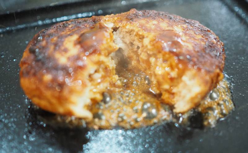 【3ヵ月定期便】【訳あり】あぐー豚肉ハンバーグ　750g（150g×5個） 簡易包装シリーズ【黒豚あぐー】 訳アリ 豚 簡易包装 SDGS ハンバーグ あぐー 名護市 銘柄豚肉 簡単調理 簡単料理 おかず 食品 国産 県産 真空パック 沖縄 おきなわ 送料無料 やんばる 人気