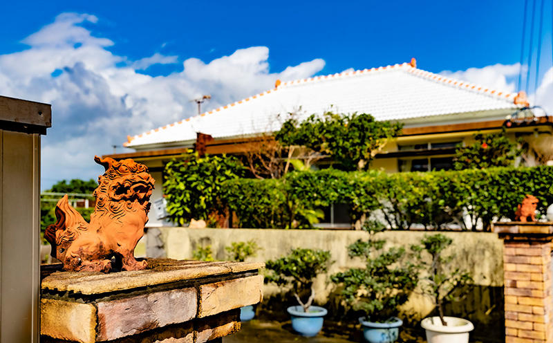 【羽地民泊 座喜味】宿泊券1泊（4名様）【朝食＆夕食付】 古民家 宿泊 チケット 宿泊券 観光地 ジャム作り 名護パイン園 民泊 アクティビティ 食事付き 朝食 夕食 体験 伝統 郷土料理 旅行 大自然 宿泊施設 沖縄 おすすめ